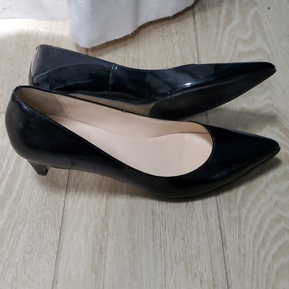 Cole haan kitten pumps size 8AA - Picture 3 of 4